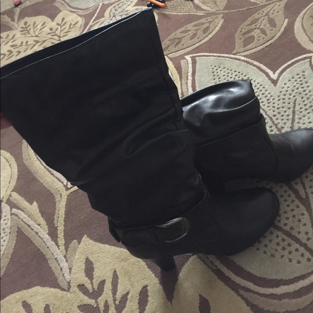 Black calf high heeled boots!!!!