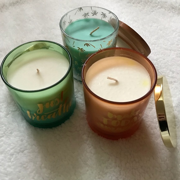 Rue21 Accessories - 1 Full sized candle!!