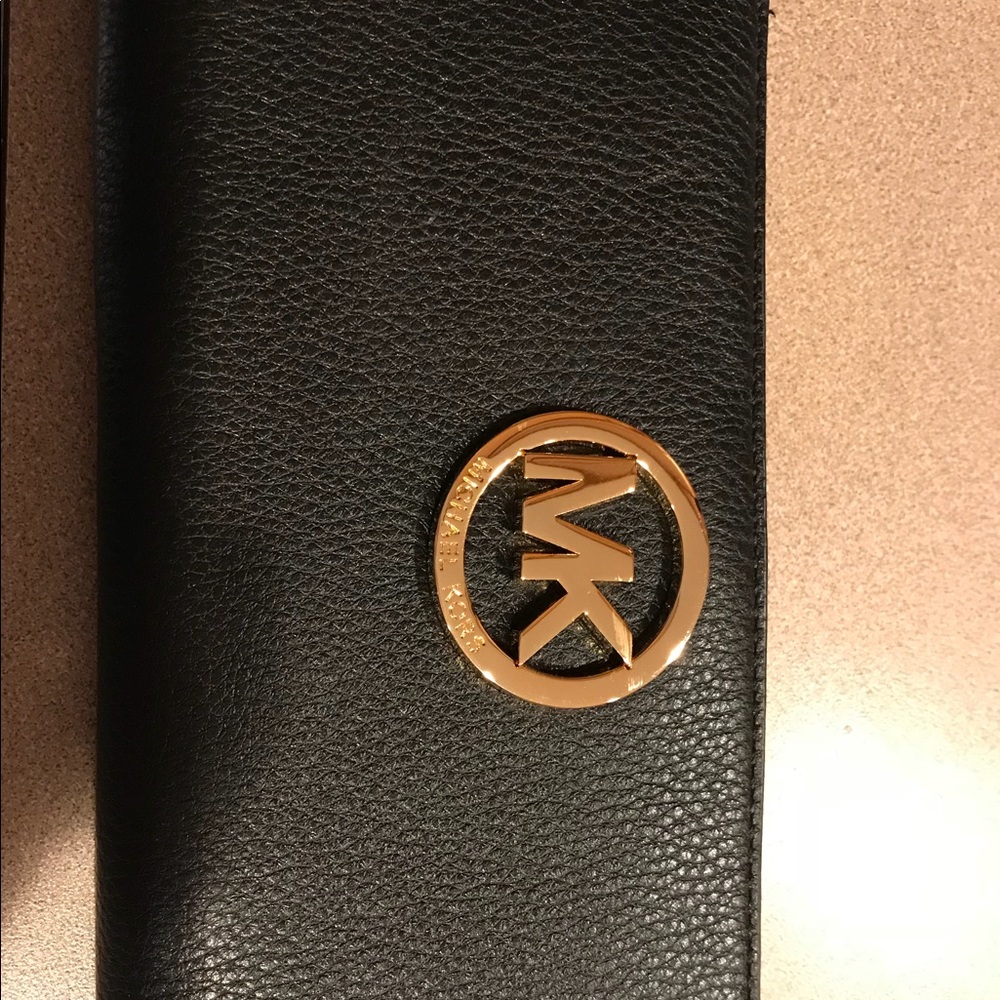 Michael Kors leather wallet. BRAND NEW