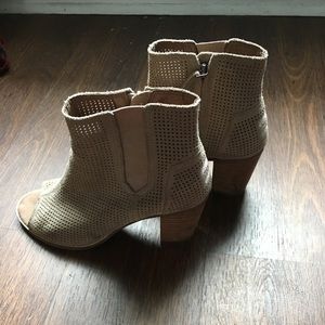Toms Majorca Taupe Peep Toe Booties Size 7
