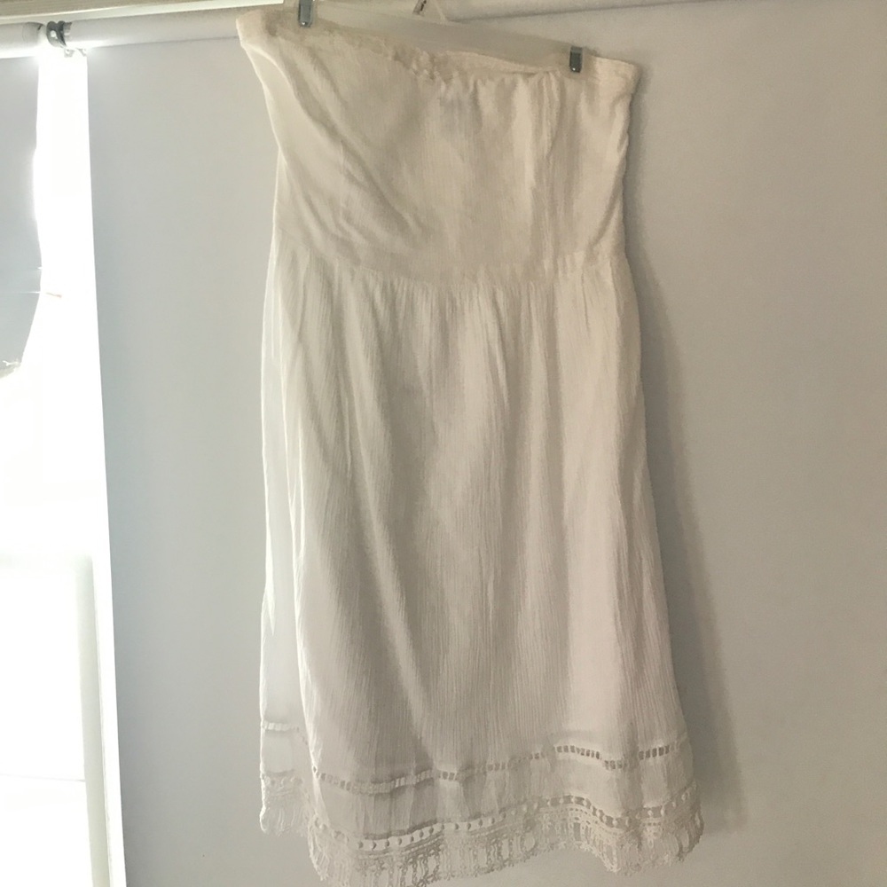 strapless white dress
