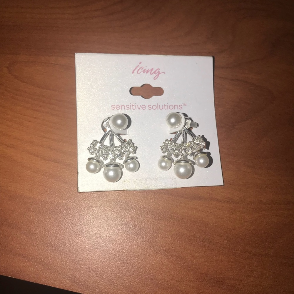 Pearl and diamond studded earrings
