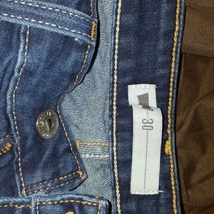 Womens blue Levis jeans