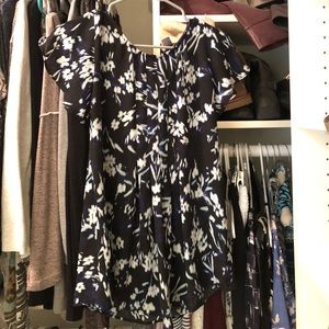 Adorable maternity shirt - flattering as can be!