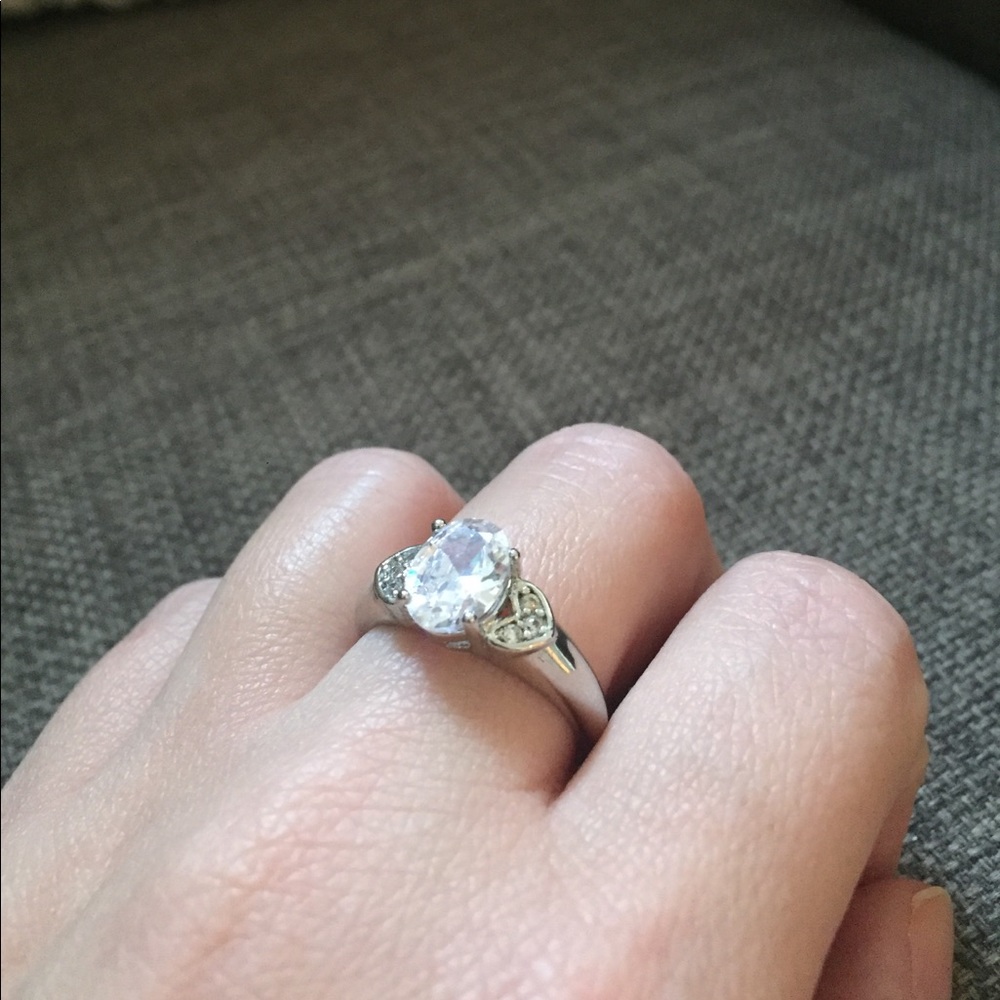 Gorgeous cubic zirconium ring - size 9