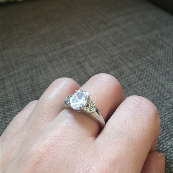 Gorgeous cubic zirconium ring - size 9 - Picture 1 of 4