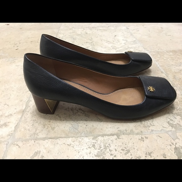 Tory Burch low black heels. - Picture 3 of 5