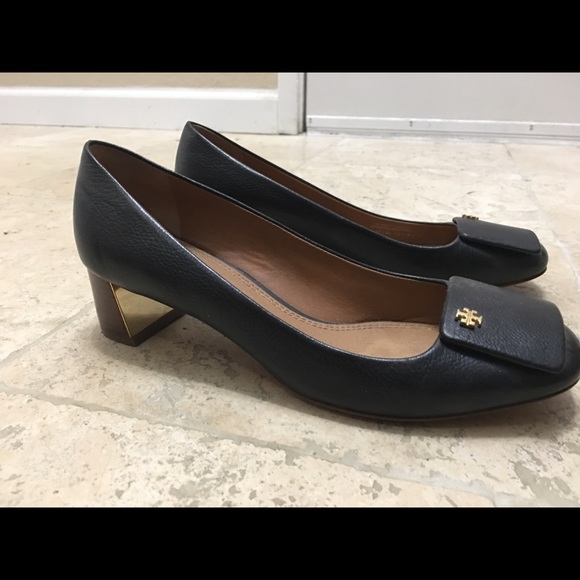Tory Burch low black heels. - Picture 4 of 5