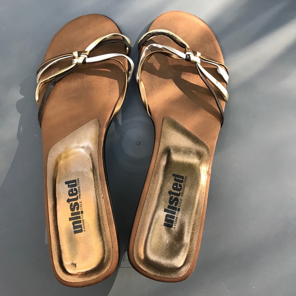 Low heel sandal.