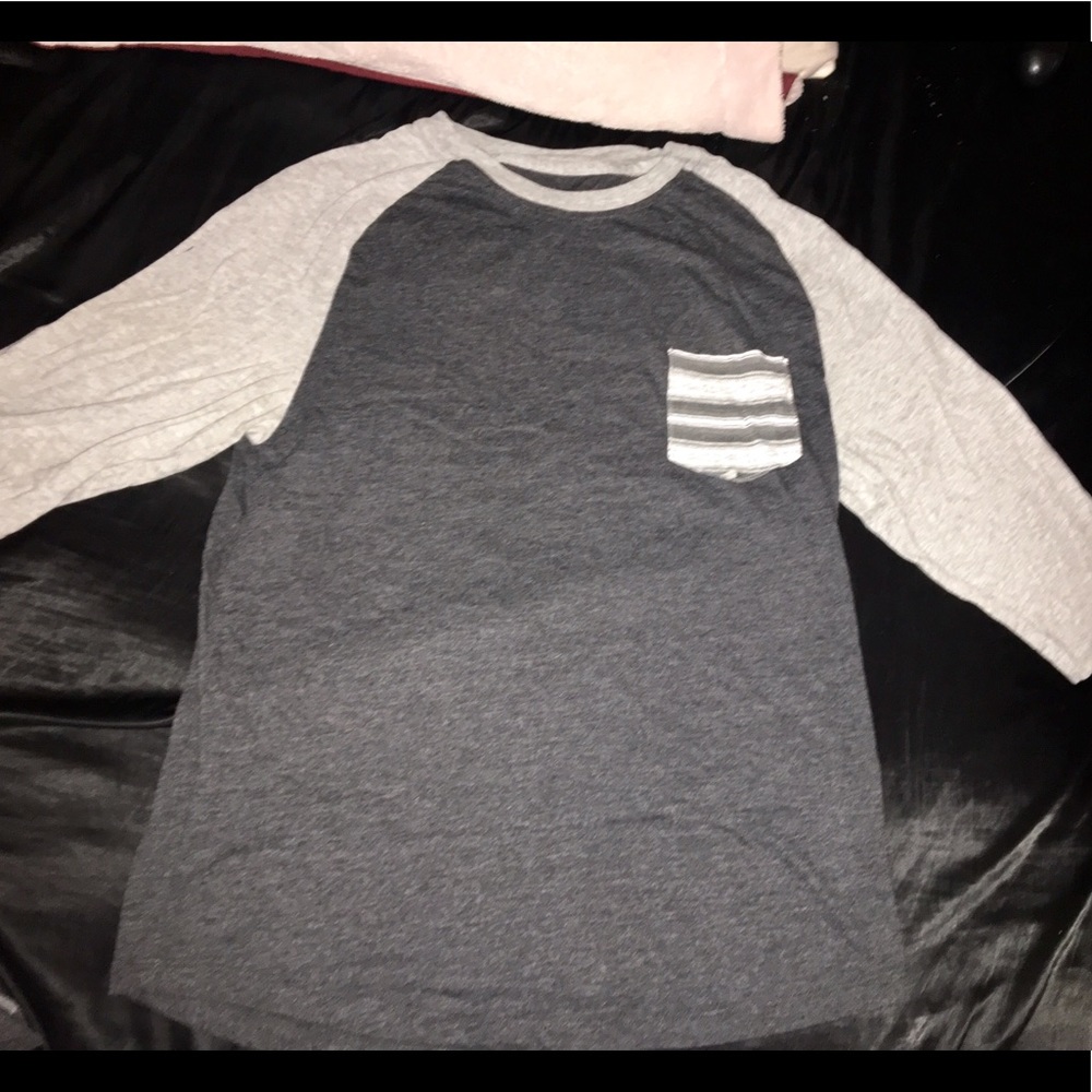 ✨FLASH SALE✨Grey Zumiez Shirt🖤😍