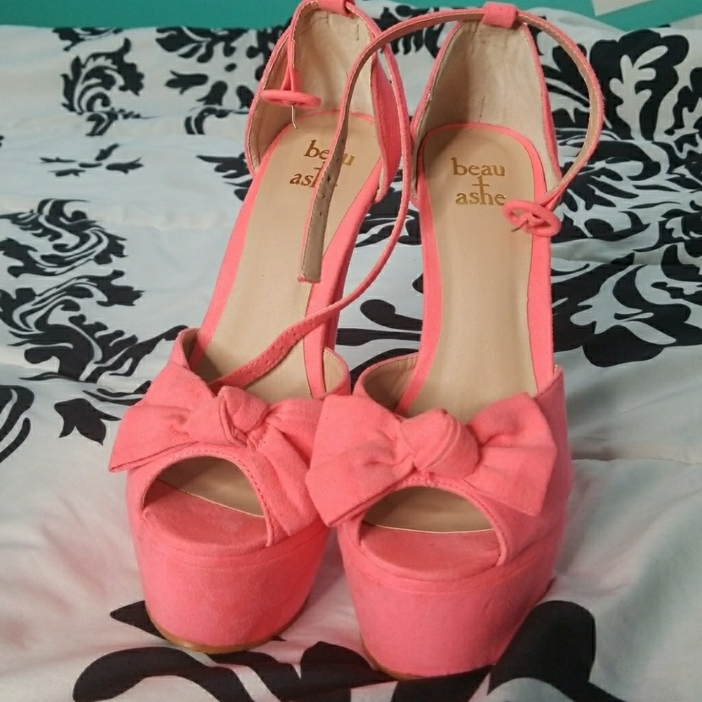 🦄BRAND NEW🦄BRIGHT CORAL HIGH HEELS