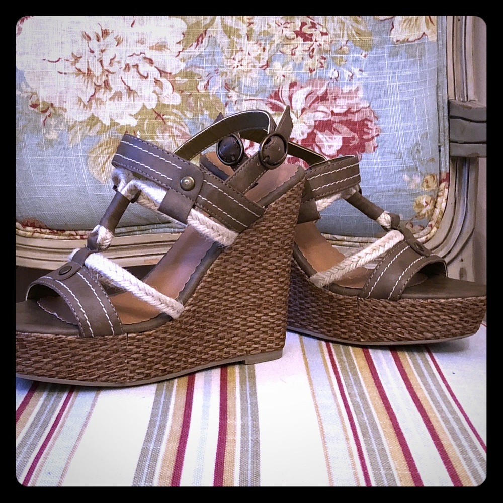 SOLD Just Fab NEW SZ 6 1/2 wedge sandals brown &