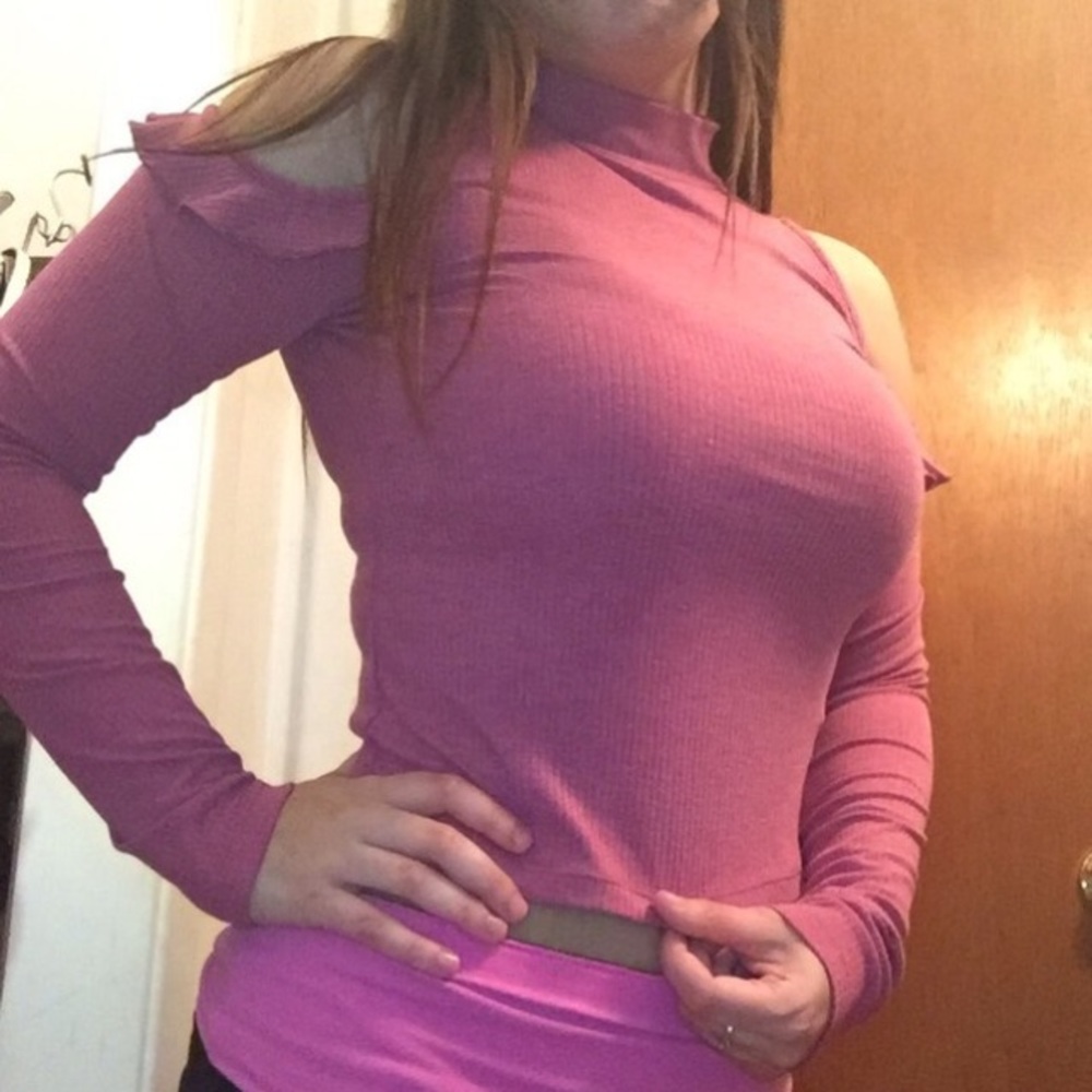 Pink long sleeve crop top