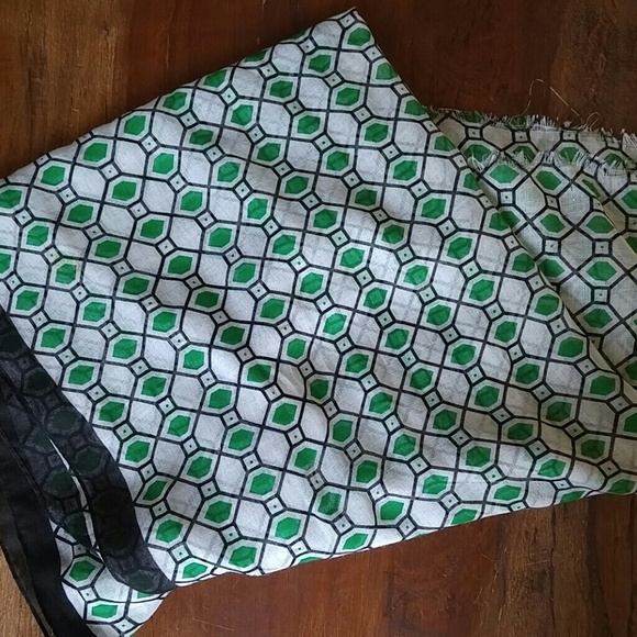 BOGO Green, Black &  White Scarf - Picture 4 of 4