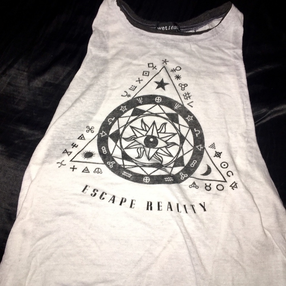 Beautiful crop top 😍