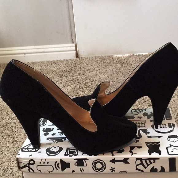 Heels - Picture 2 of 3