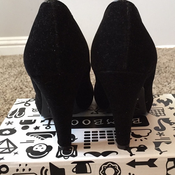 Heels - Picture 3 of 3