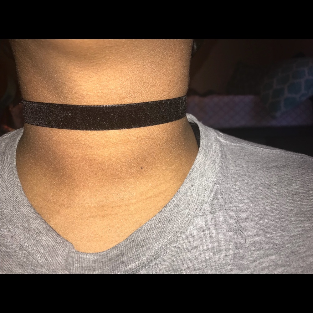 Velvet choker