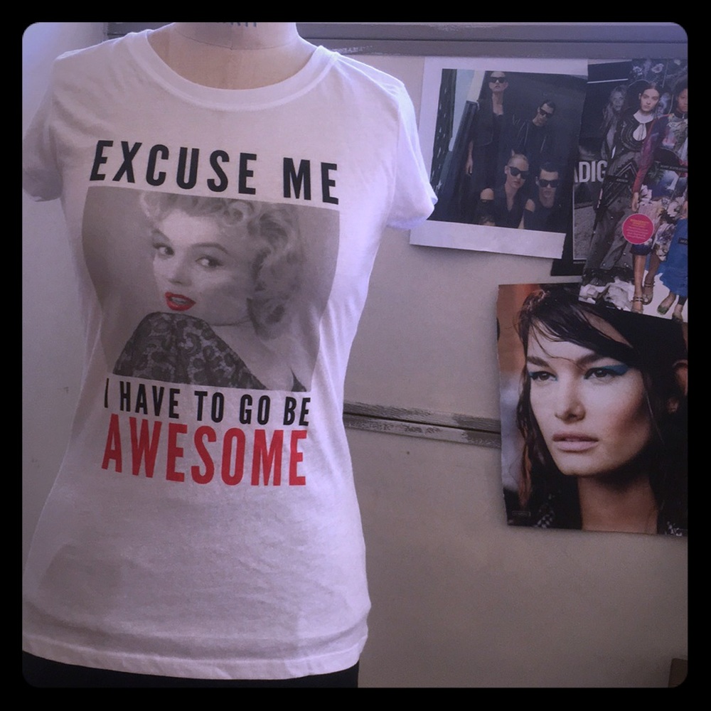 White Monroe Tee!! 😍👠