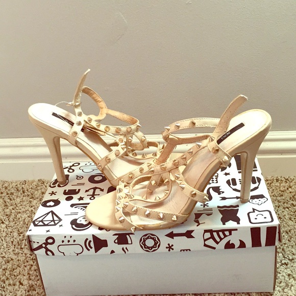 Heels - Picture 1 of 3