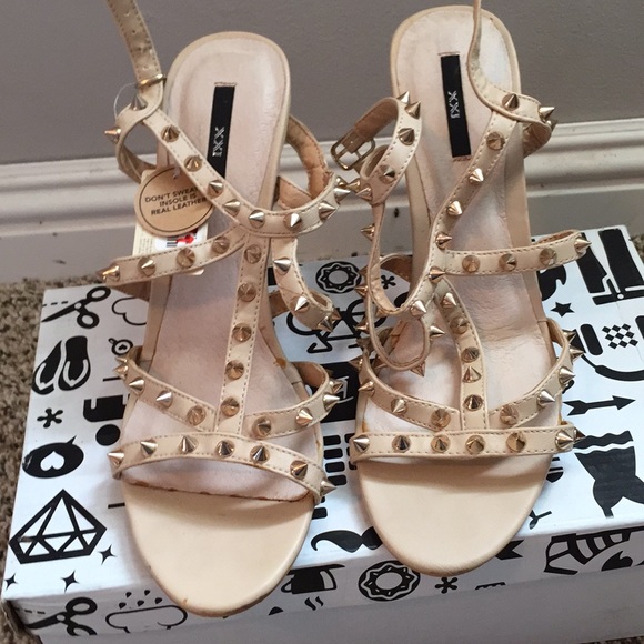 Heels - Picture 2 of 3