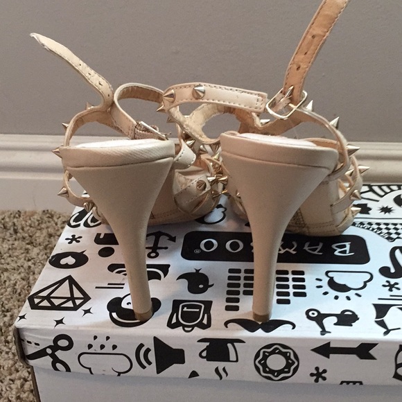 Heels - Picture 3 of 3