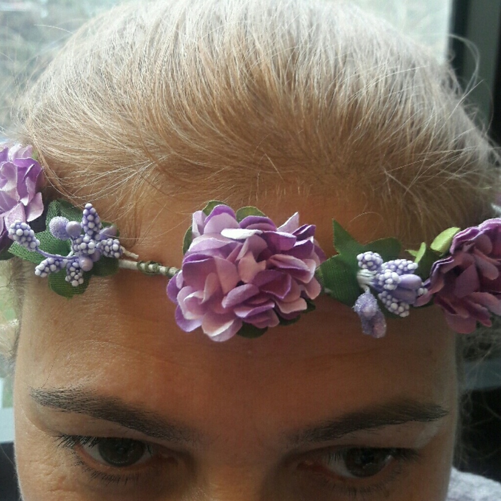 HAND MADE! THEY ARE  PRETTY  CROWNS.