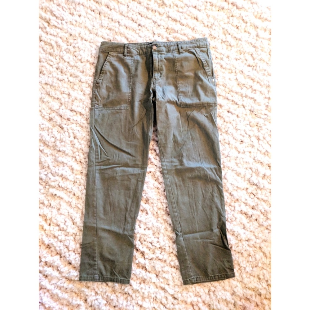 Green cargo pants
