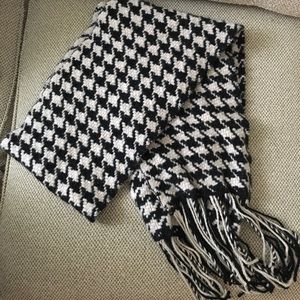 Banana Republic Wool Cashmere Houndstooth Scarf