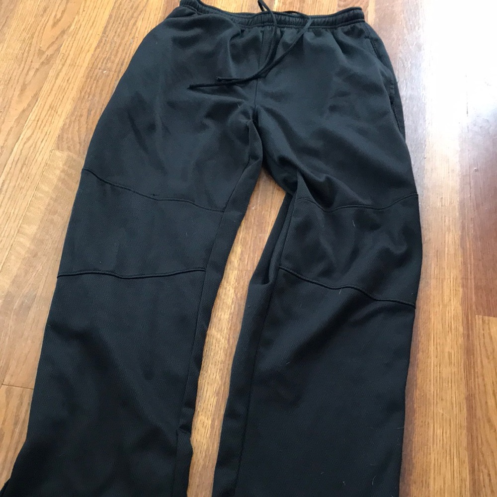 Black Holloway sweats