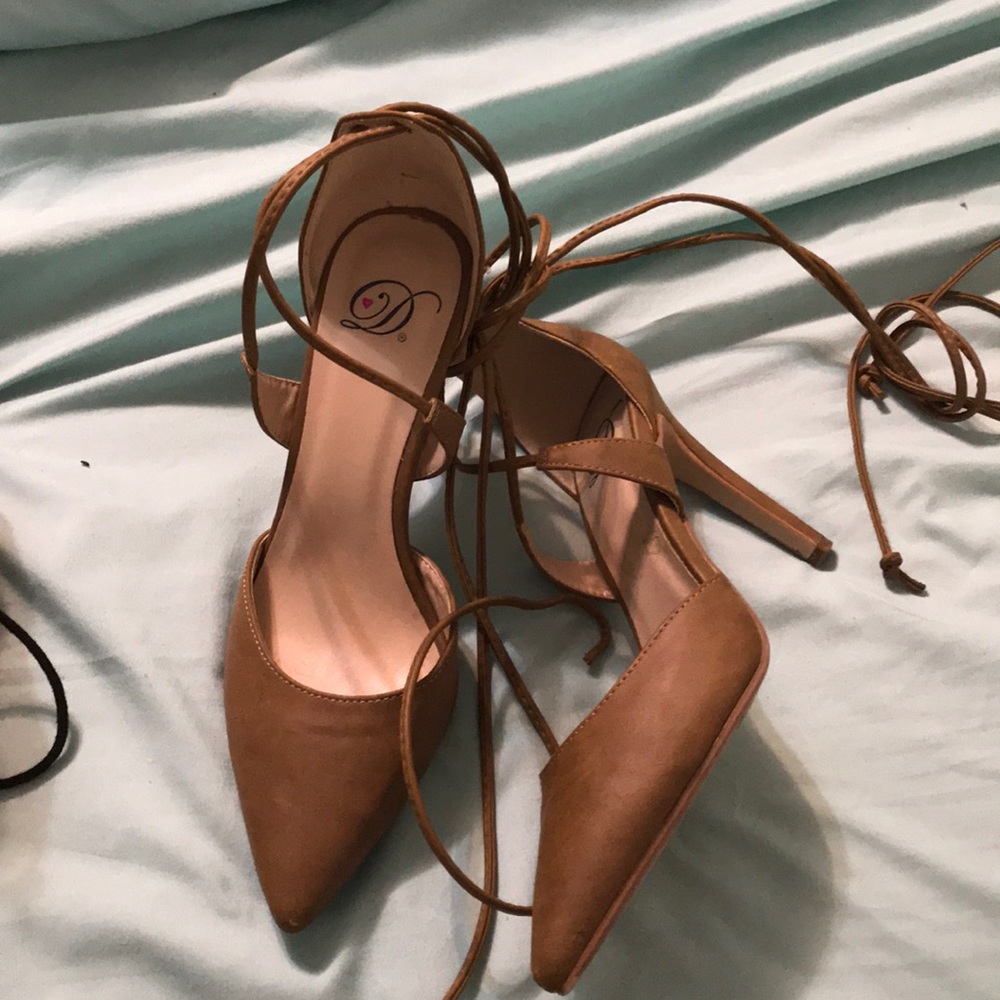 Short heels that wraps around your ankles