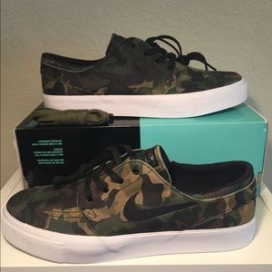 Nike Janoski