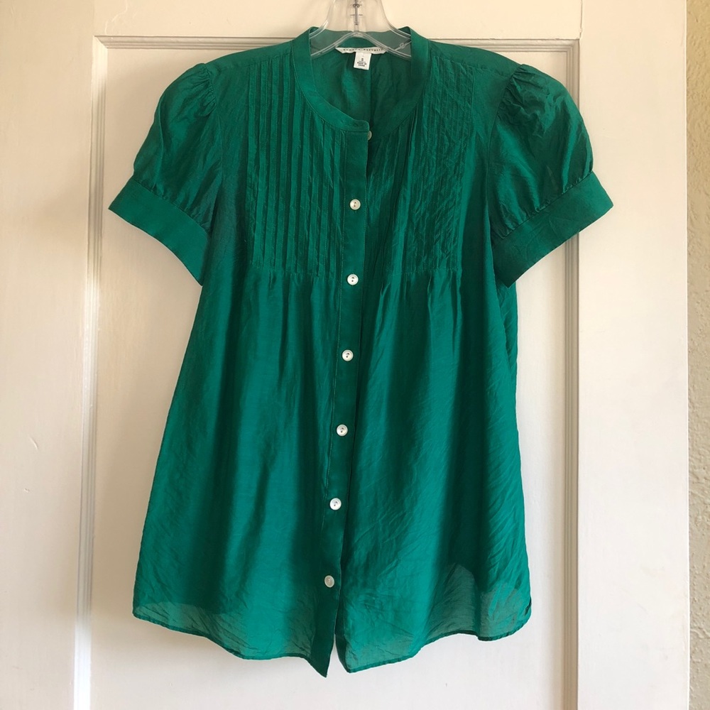 Green Banana Republic cotton/silk blouse.
