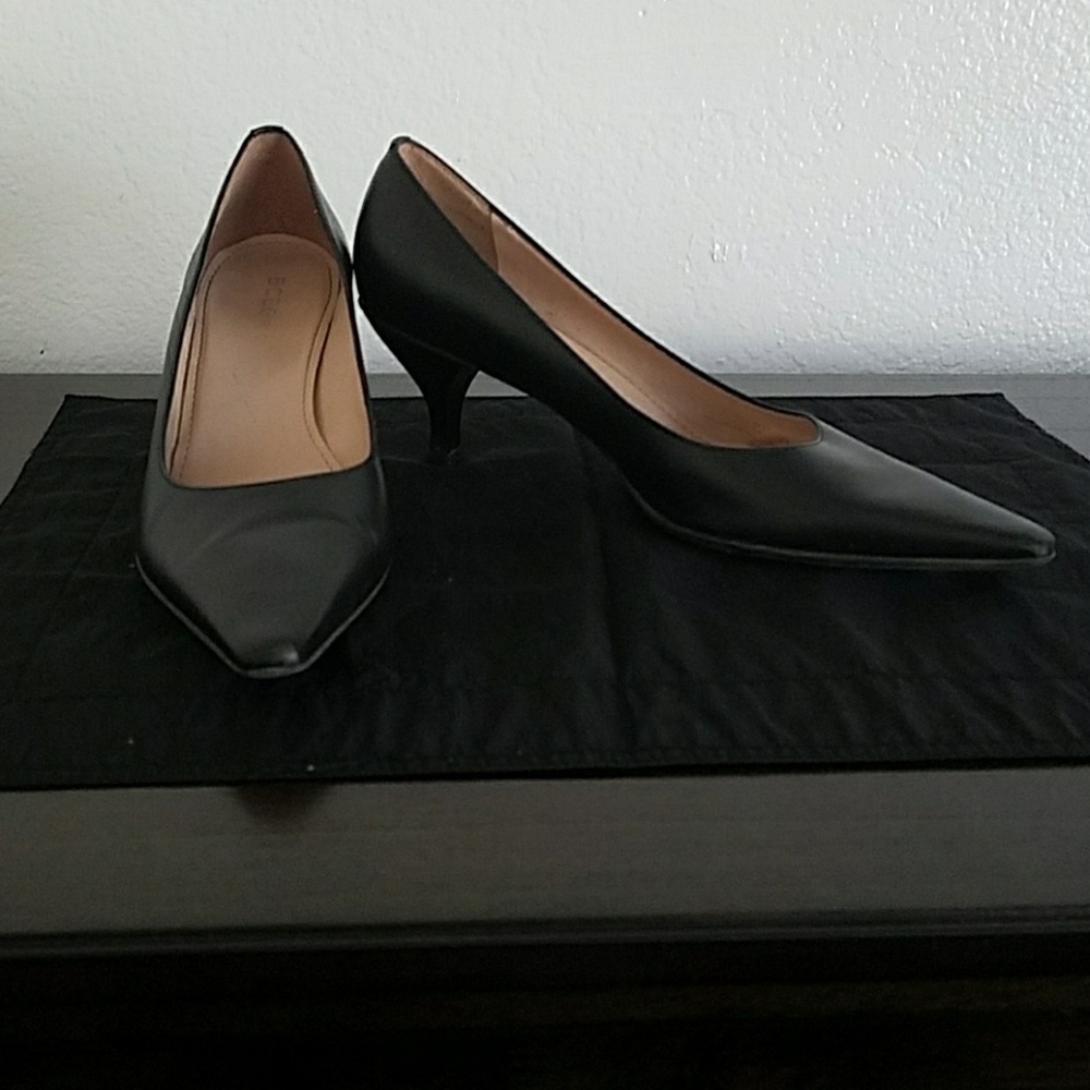 Women's pointed heels