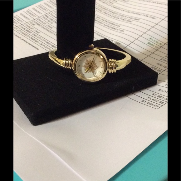 Accessories - Like new, gold snowflake bracelet watch