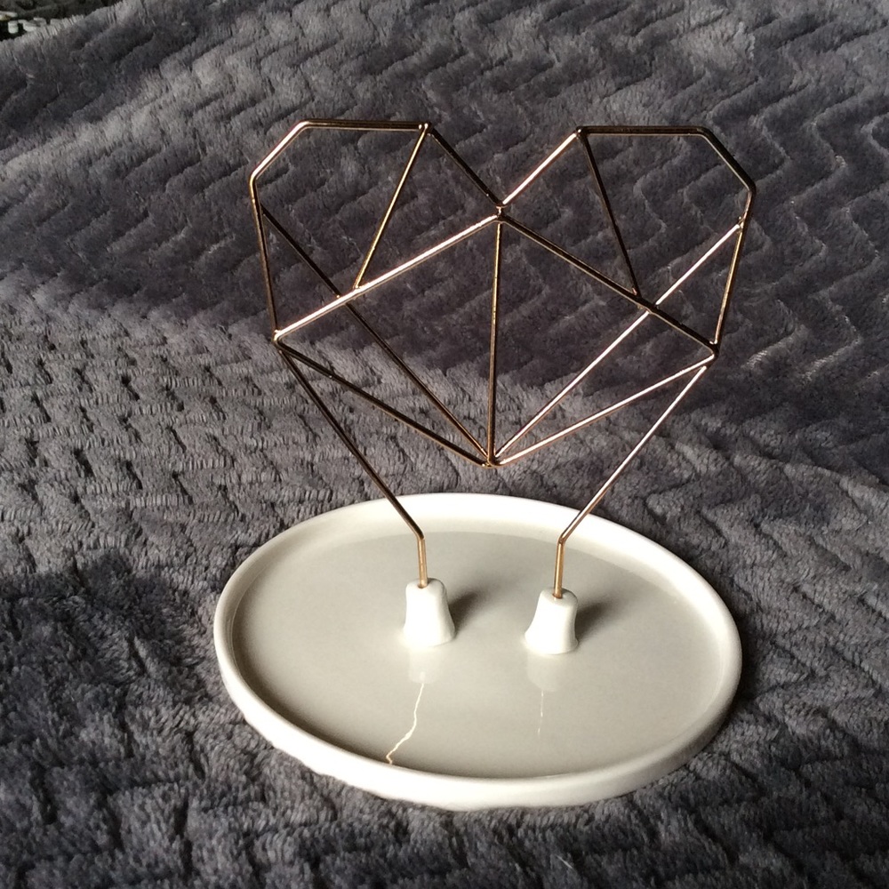 imm Living Coxet Wire Heart Ceramic Jewelry Holder