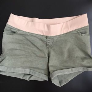 Target maternity shorts size Small