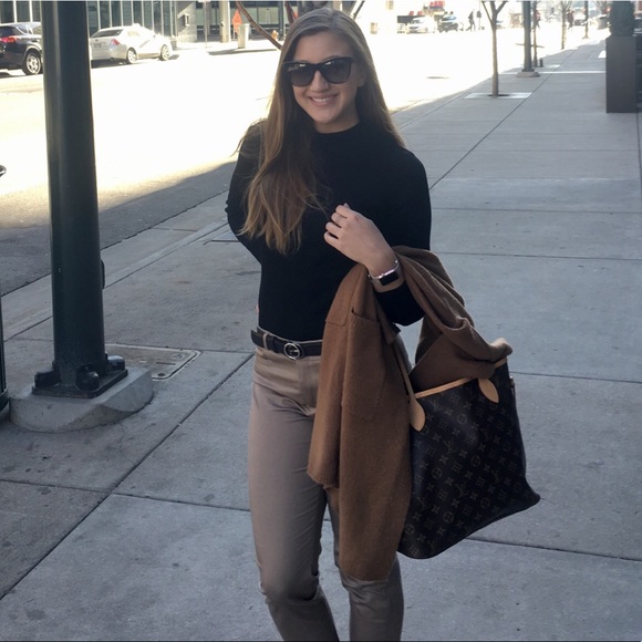 MEET YOUR POSHER!❤️ - Picture 2 of 7