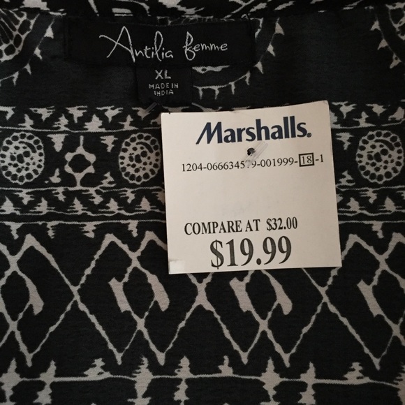 Black and White Pattern Blouse Size XL - Picture 8 of 8