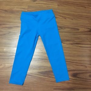 Bright blue crop leggings!