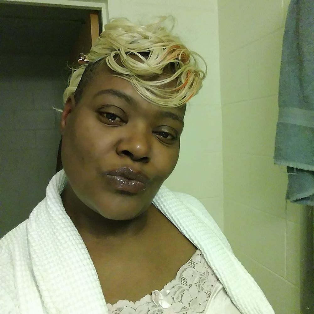Meet your Posher, Monique