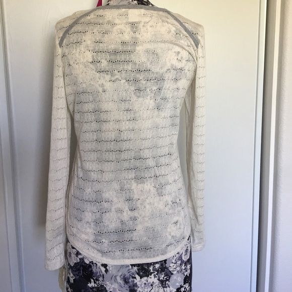 Ivory top - Picture 2 of 5