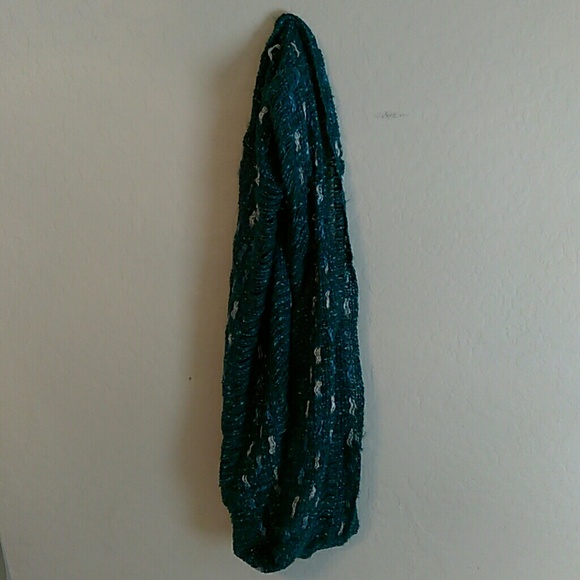 Infinity scarf - Picture 2 of 3