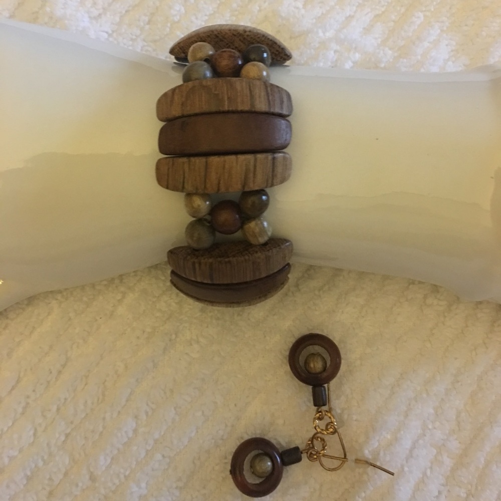 Wooden bracelet and earring set