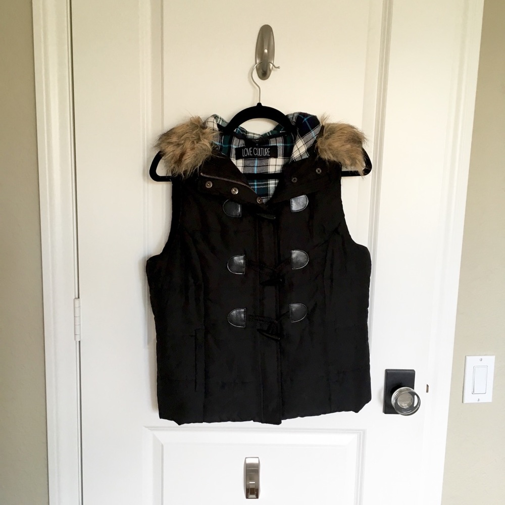 Love Culture Black Vest with Faux Fur Trim Large