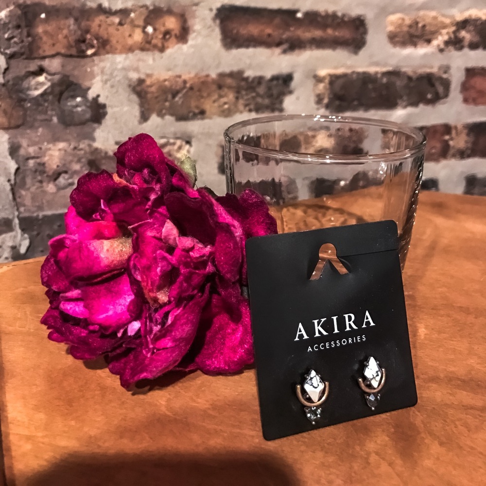 🆕Akira Marble Gemstone & Gold Stud Earrings! NWT!
