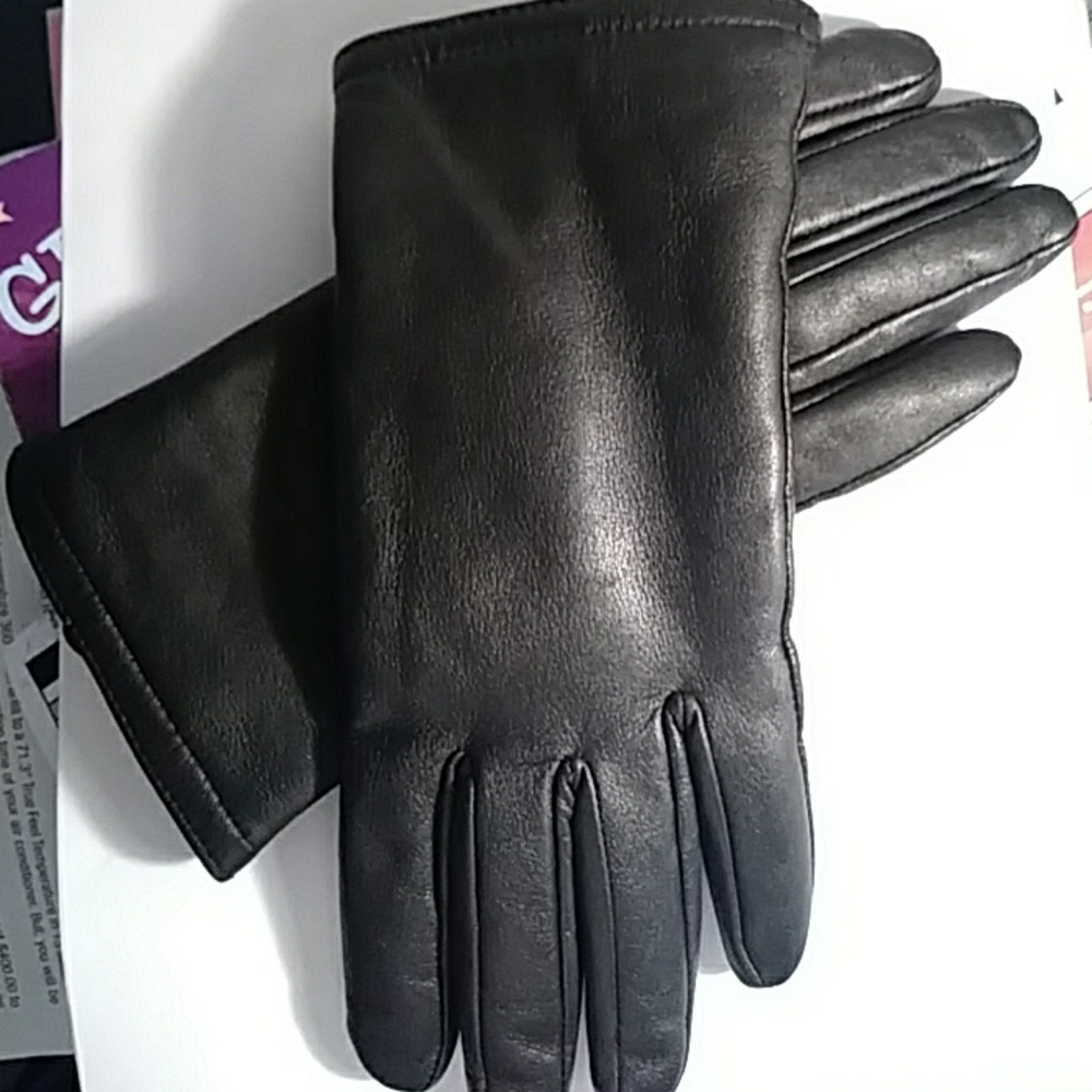 Women's leather gloves