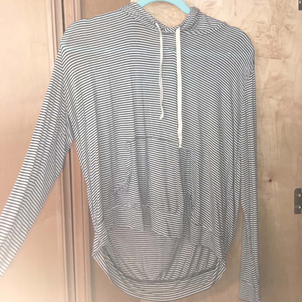 Brandy Melville Super soft long sleeve with hood