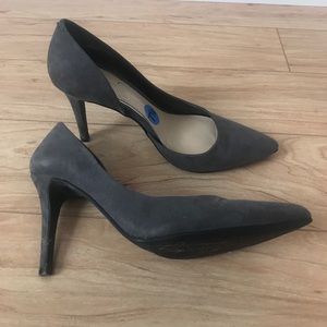 LIKE NEW Jessica Simpson gray heels