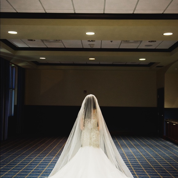 ALLURE BRIDALS WEDDING DRESS - Picture 5 of 6